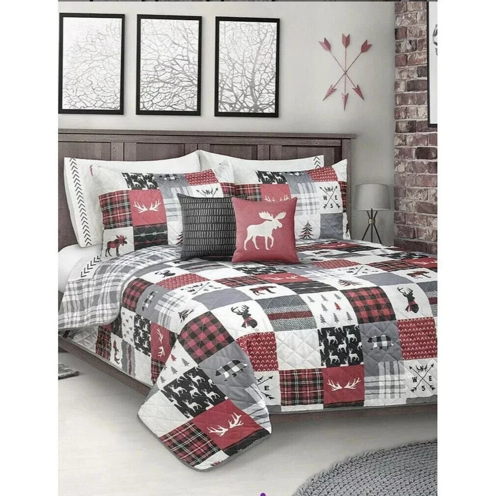 New Patchwork Reversible Printed Holiday Quilt 2 PC Set Twin Moose Bear Reindeer